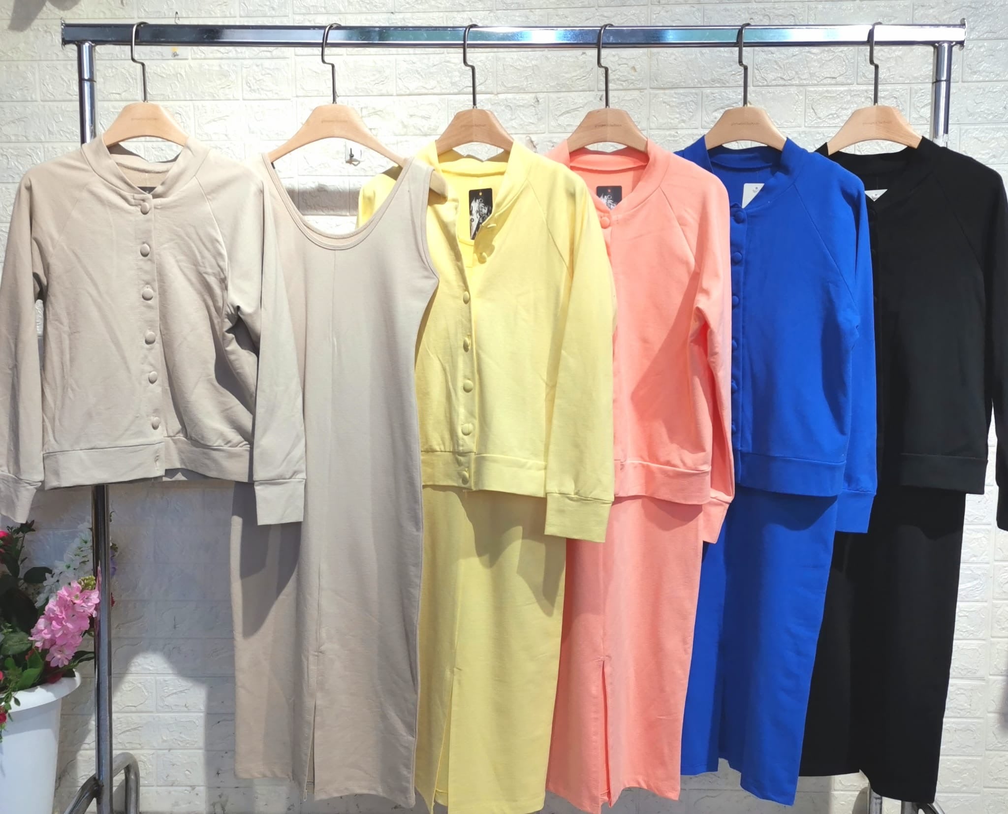 Karin™ | Robe midi en maille côtelée & ensemble de bomber