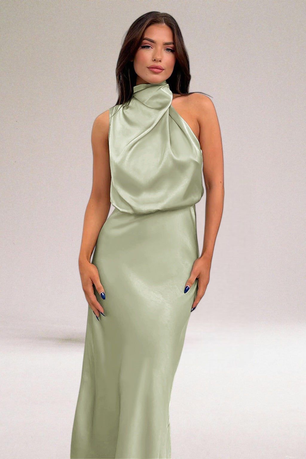 Flavia™ | Robe glamour en satin avec col halter