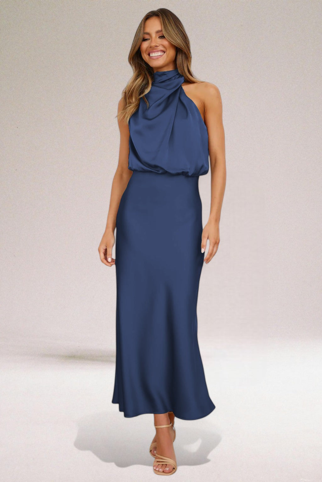 Flavia™ | Robe glamour en satin avec col halter