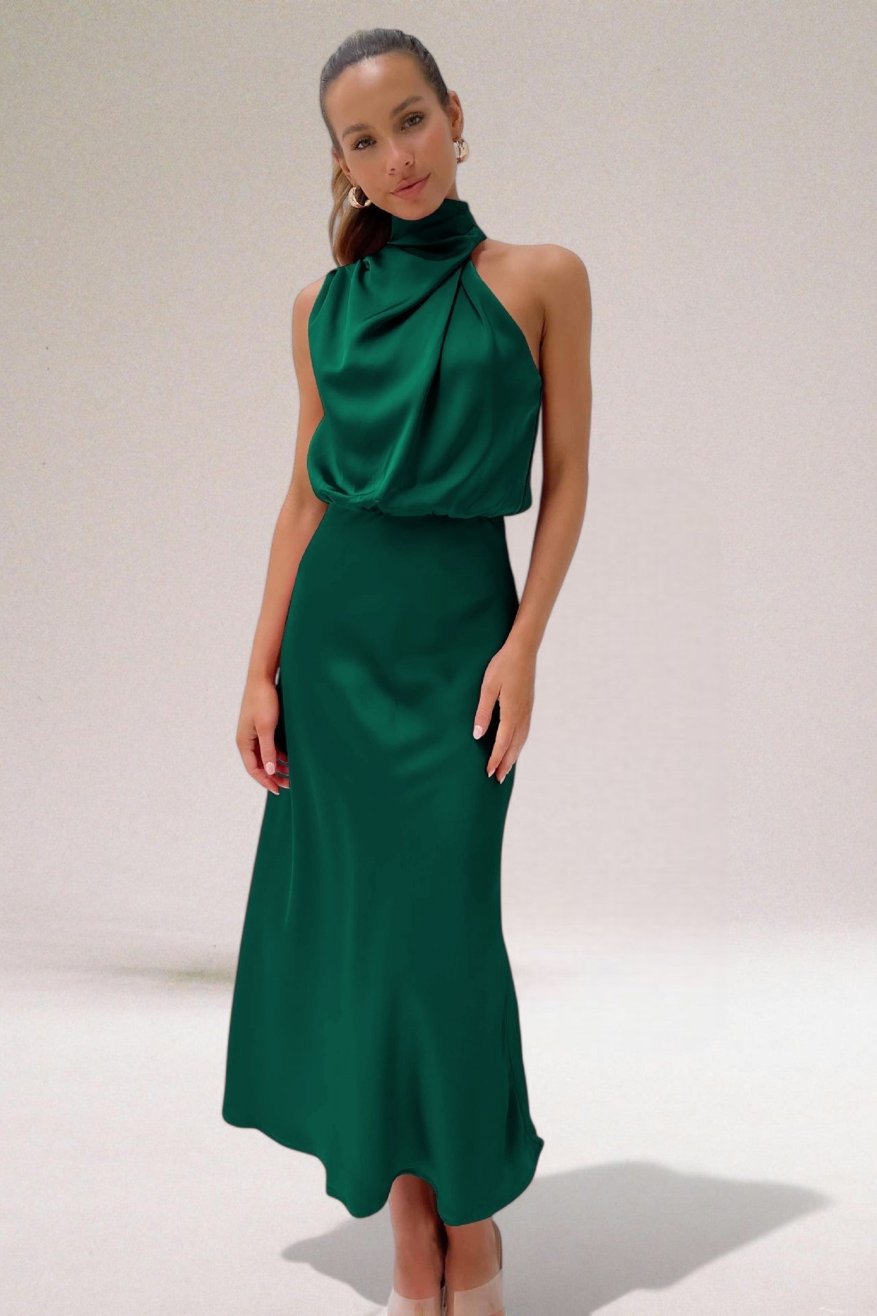 Flavia™ | Robe glamour en satin avec col halter