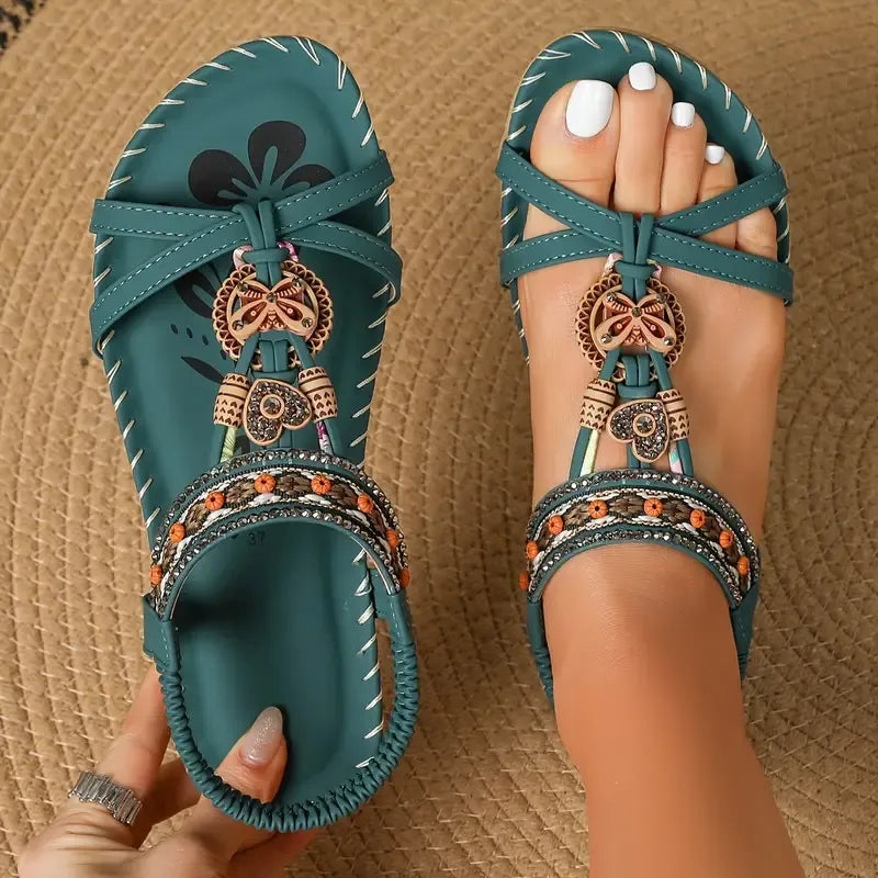 Colella | Sandales élégantes décorées de fleurs et d'un papillon en strass