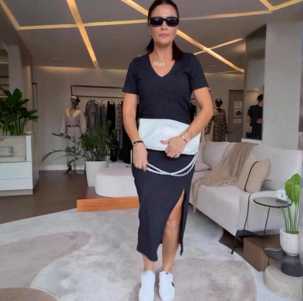 Noa™ | Haut et Jupe à Col V Élégants